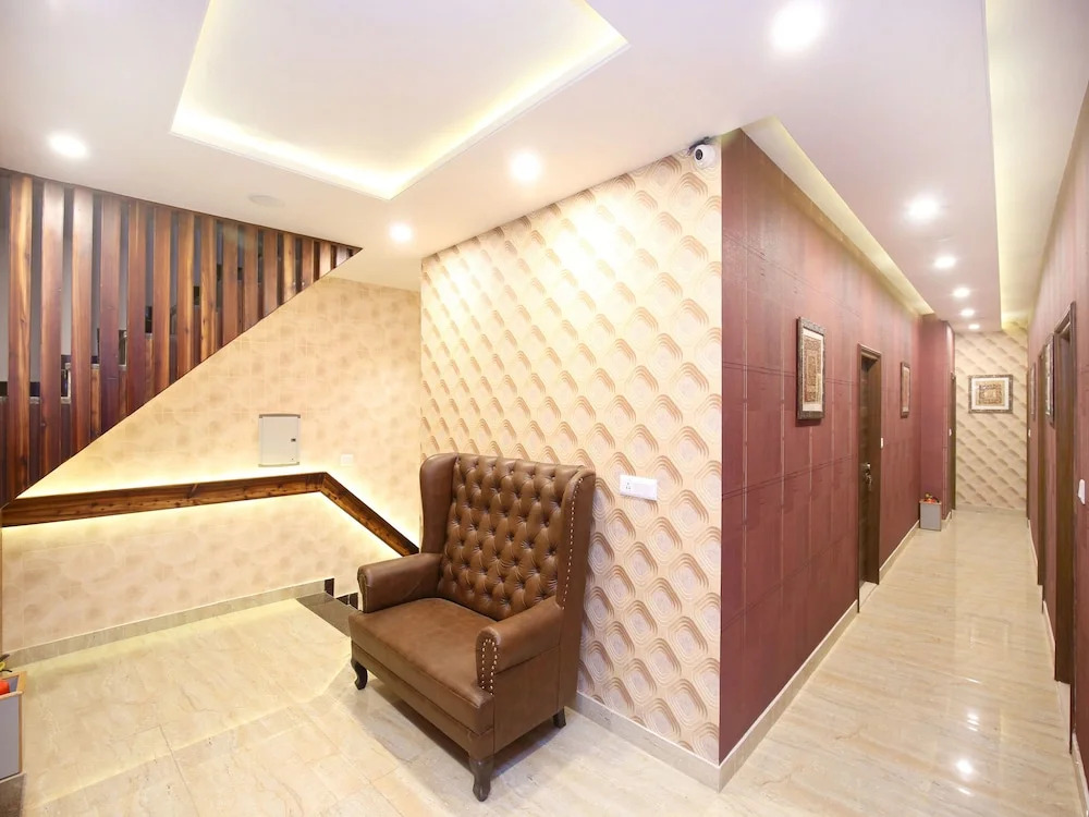 OYO 14392 Hotel Pearl wood