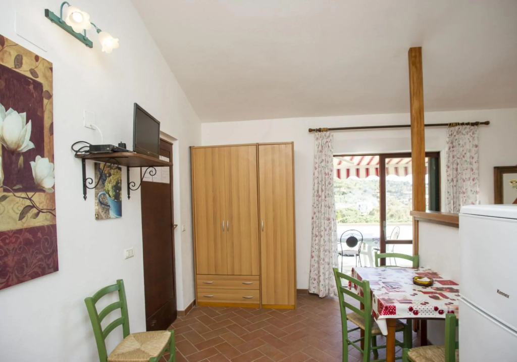 Apartment Studio Number 7 on the seafront of Morcone-MORCONE MONO N° 7