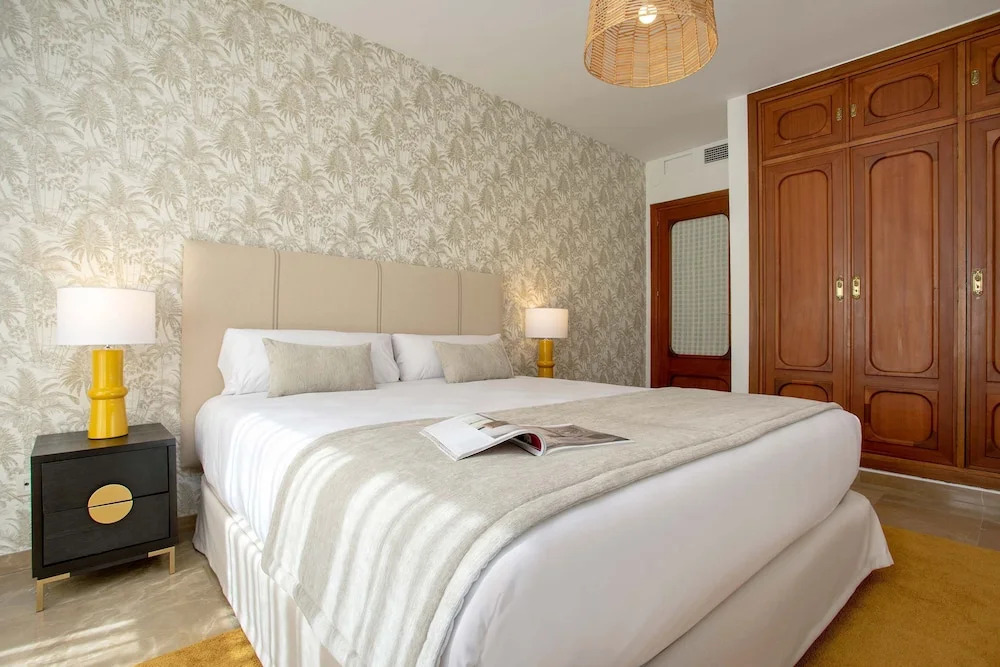 Luxury Apartment in City Center Puerta Real II