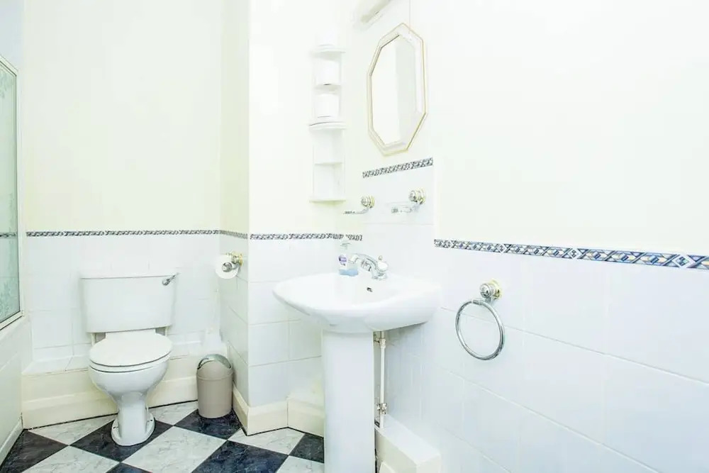 2 Bedroom Apartment 15 Minutes From City Centre