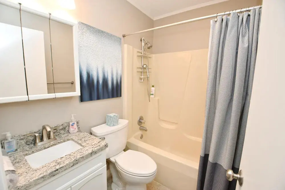 3 Blocks From Nd 3 Bedroom 2 Bath Home 1815