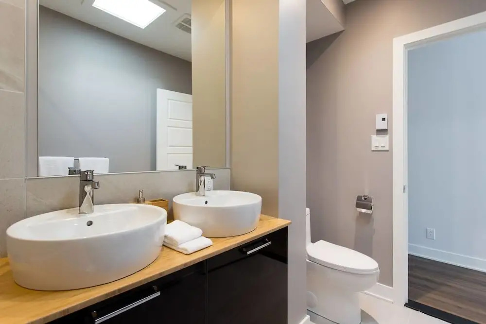 Brand New 3 Bedroom With Rooftop Patio