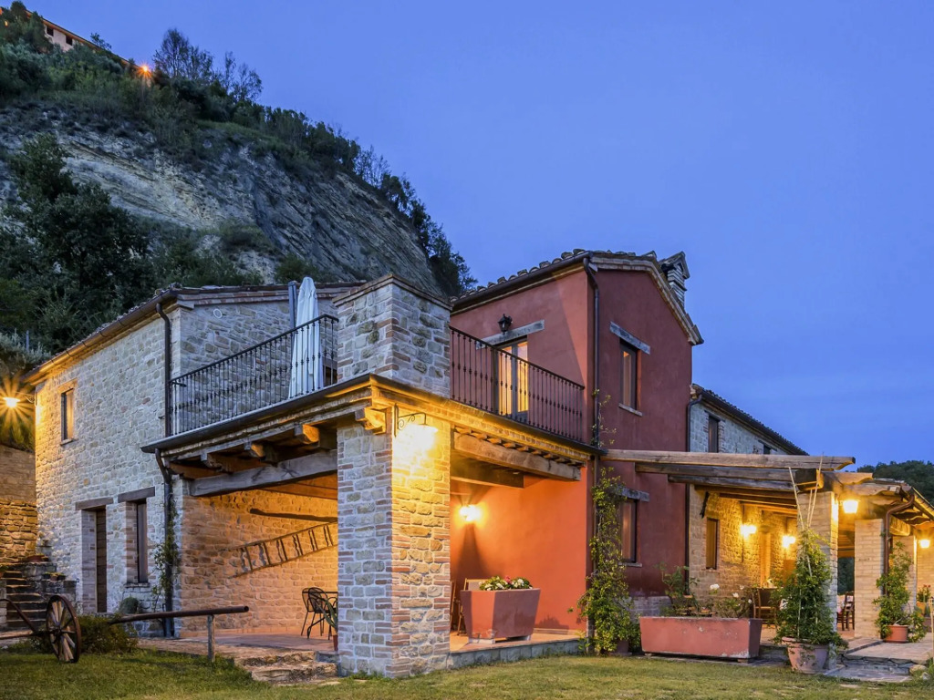 Pretty Holiday Home  with Terrace in Monte San Martino Italy