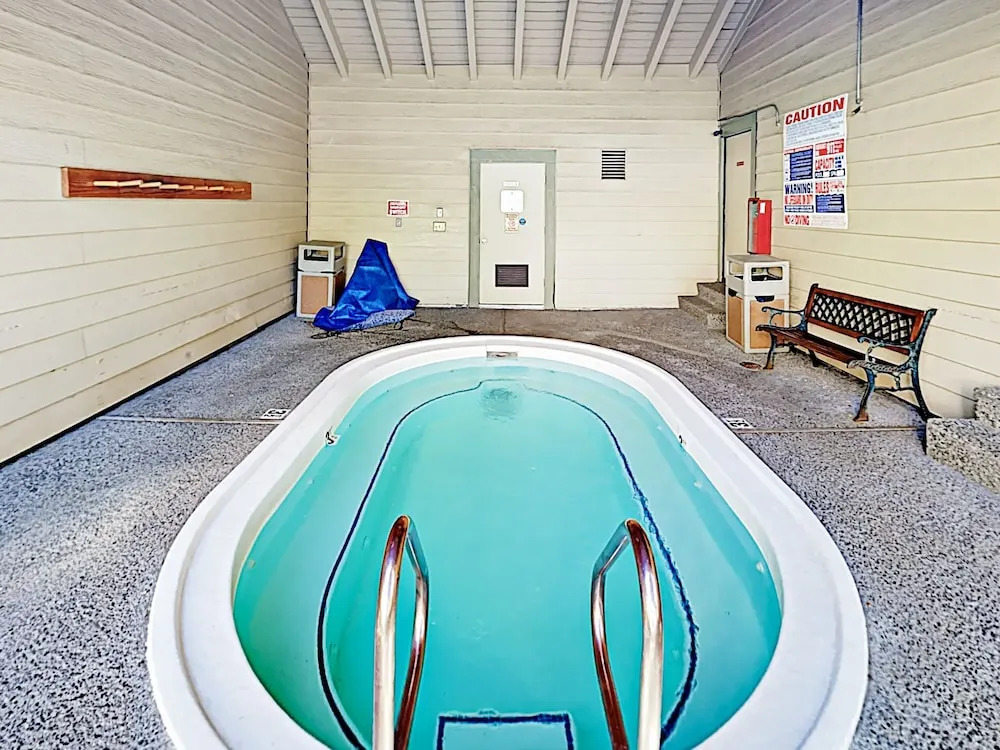 Mountain-view W/ Pool & Hot Tub, Near Skiing 2 Bedroom Condo
