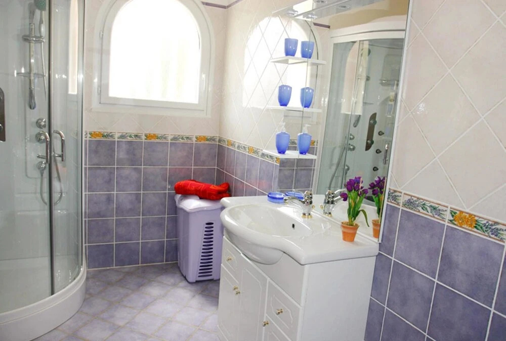 Villa With 4 Bedrooms in Grignan, With Wonderful Mountain View, Privat