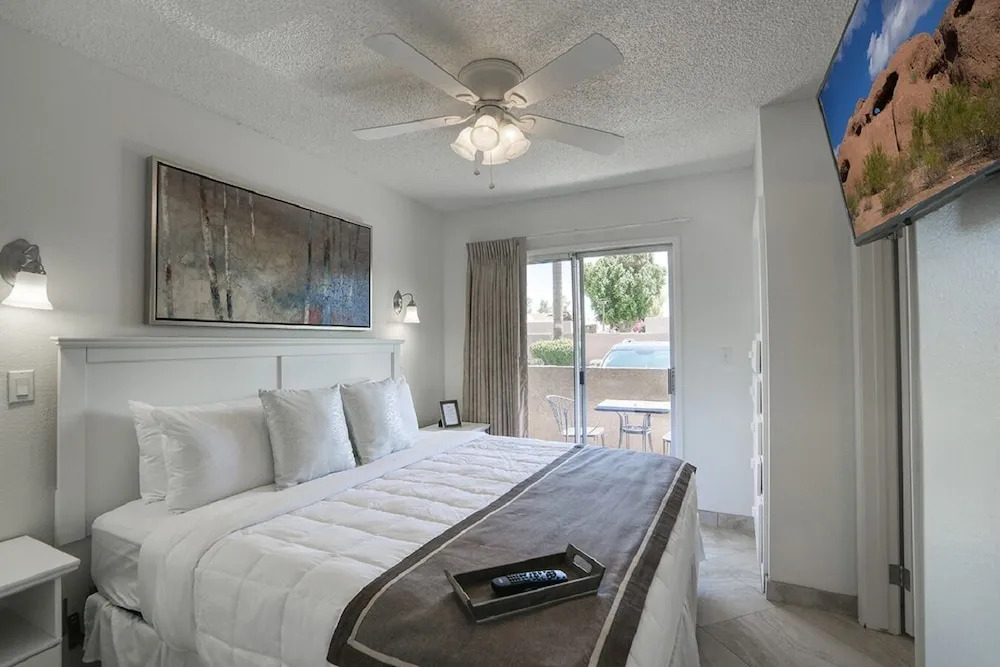 Park Suites at 112 - One Bedroom Apartment