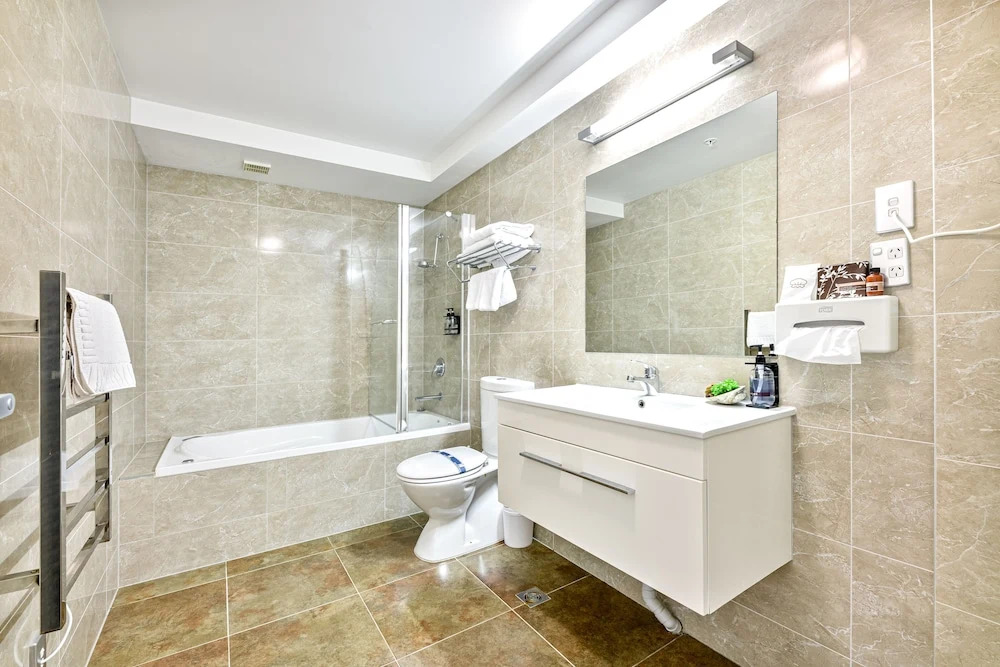Quality Suites Alexander Inn