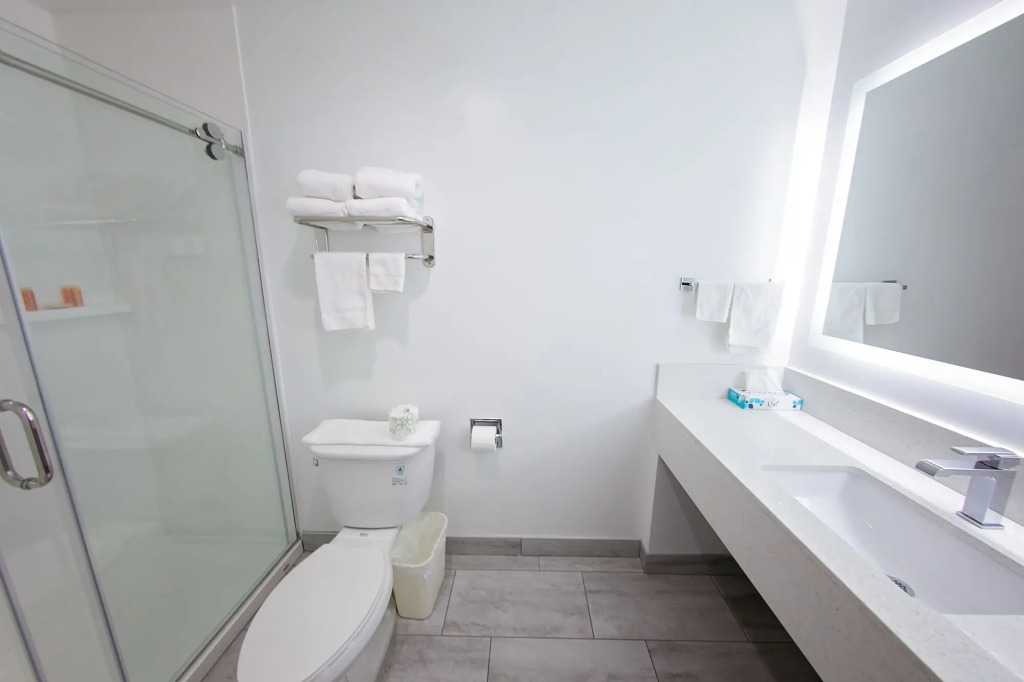 Travelodge Inn & Suites by Wyndham West Covina