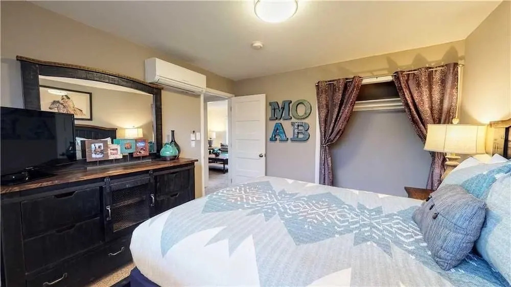 Purple Sage Flats #8 1 Bedroom Apts