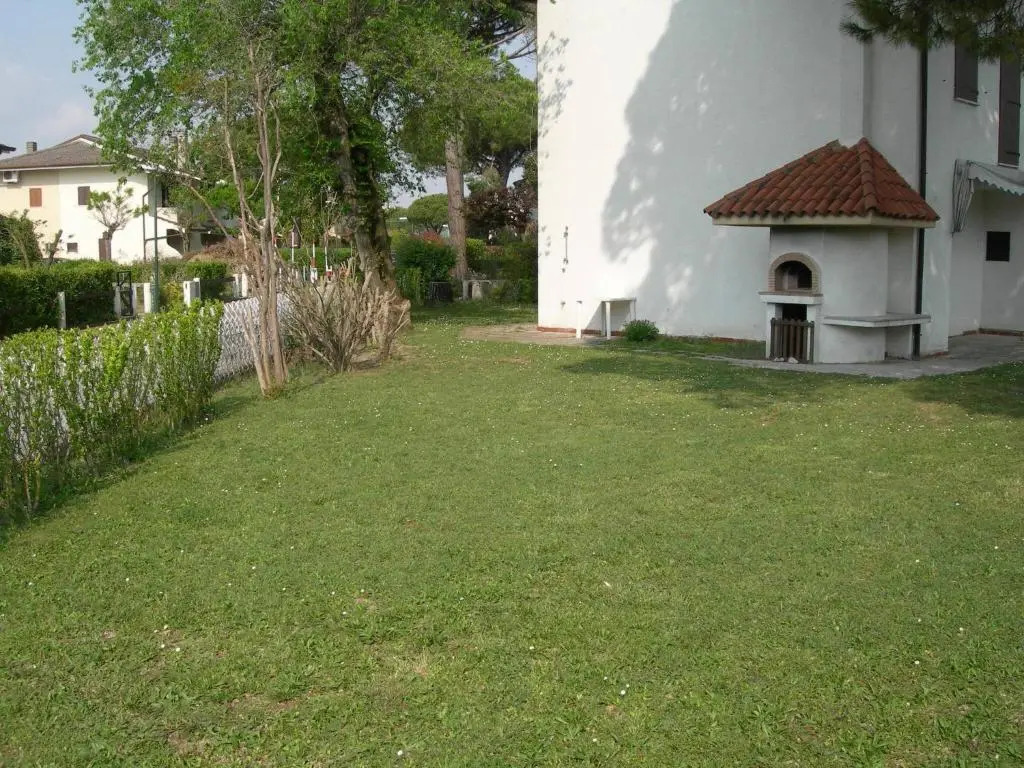 Beautiful Villa for 7 People With Swimming Pool and Private Garden by Beahost