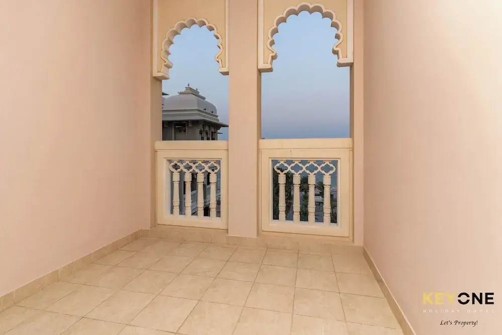 Grandeur 2BR Small Room & Beach Access