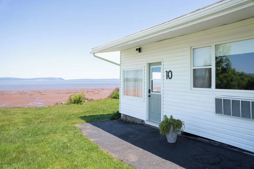 The Breeze Motel