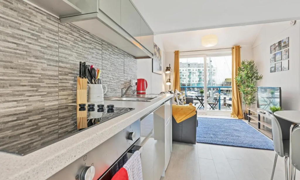 On the Water -waterside Studio With Terrace Overlooking the Harbour