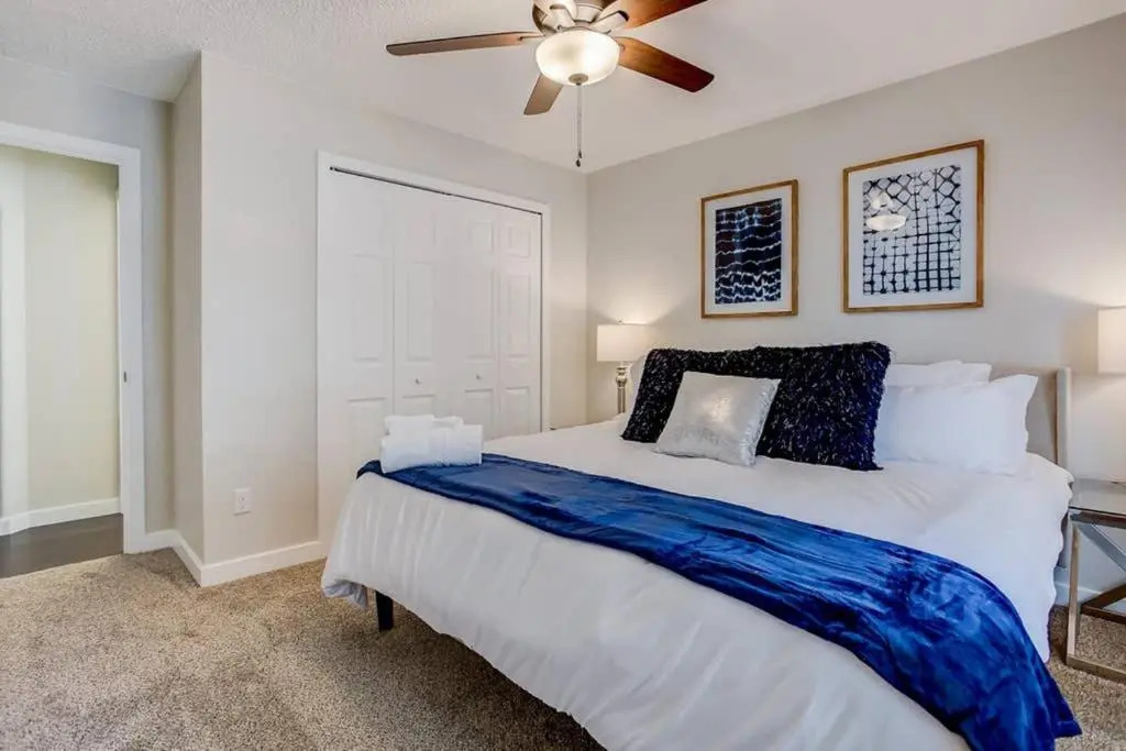 Hot Tub Springs Dream House 5 KING Beds - Sleeps14!