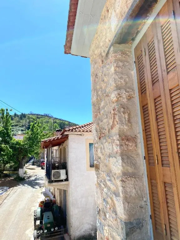 Traditional Stone House in Chandrinos