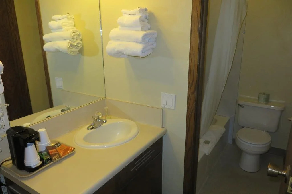 Red Carpet Inn - Windom