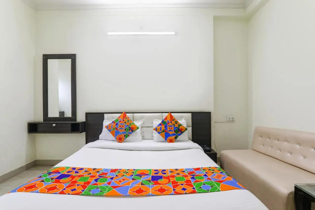 OYO 4998 Sara Residency