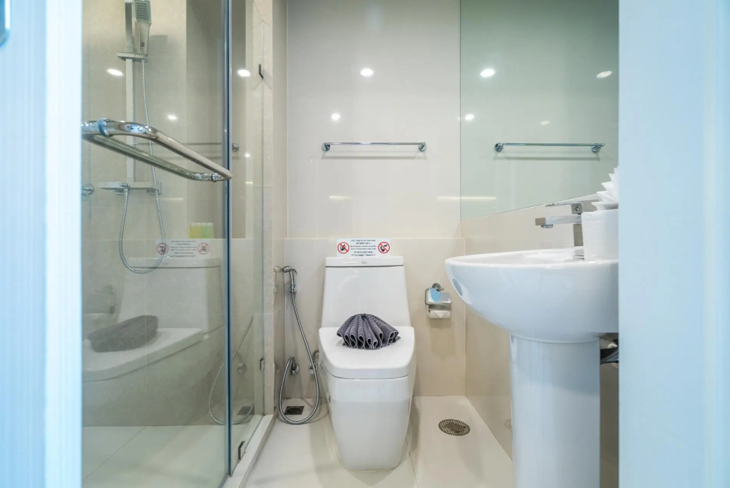 Pool access duplex in Surin condo for 4 people