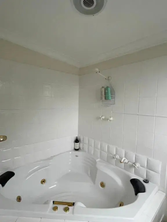 The Mayfair, 4 -bed rooms accommodation Daylesford
