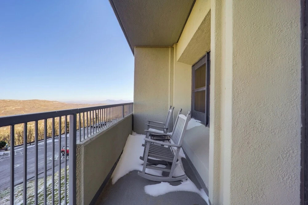 Near Sugar Mountain: Renovated Condo w/ Views!