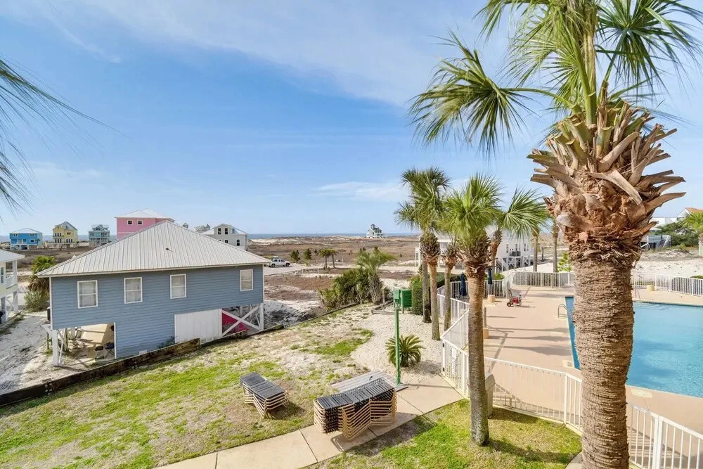 Gulf Shores Condo w/ Balcony: 2 Mi to Fort Morgan