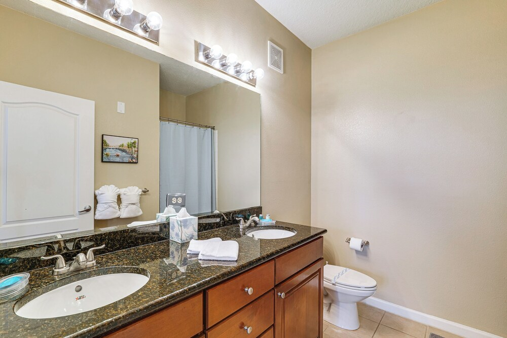 6 Mi to Disney World: Family-friendly Condo!
