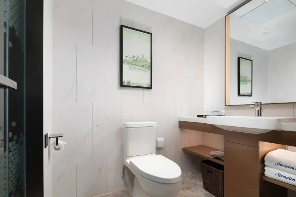 Hampton by Hilton zhumadian sports center