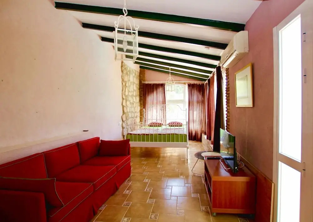 4BR Villa Milana, Private Pool, Sea Views. Wifi, 3 Mins Drive to the Beach