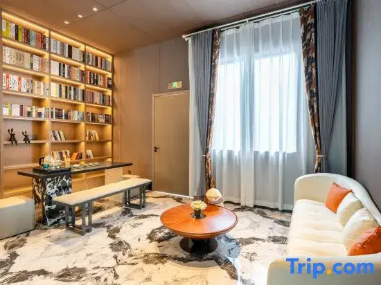 Pujiang Vshe Hotel (People's Square)