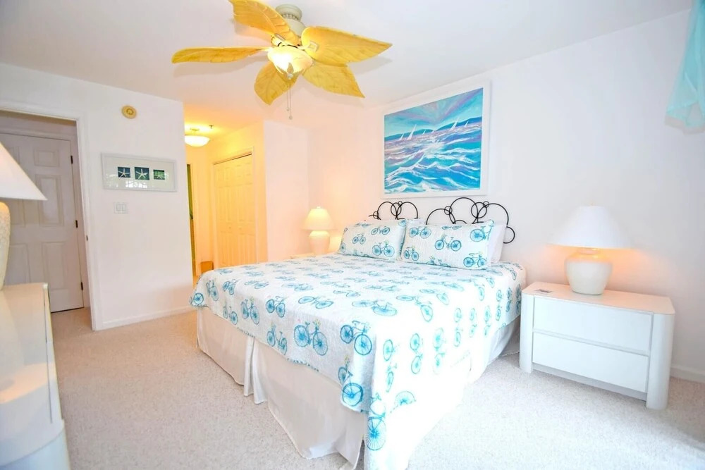 Harbour Club G7 2 Bedroom Condo by RedAwning