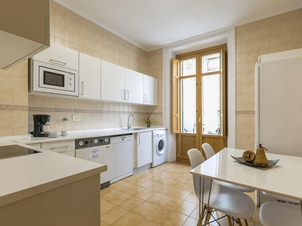 Gran Via 3 by Forever Rentals. 3 Bedroom Apartment With Wifi in Abando. Groups