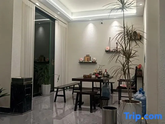 My Boyfriend's B&B near Changshui International Airport.