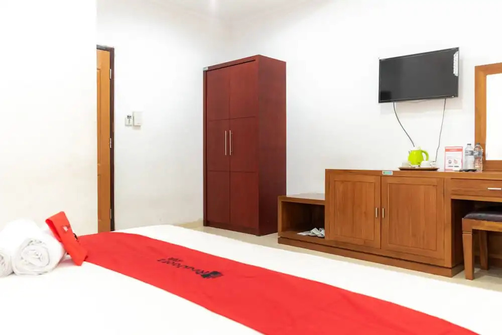 RedDoorz Plus Syariah near Java Supermall Semarang 2