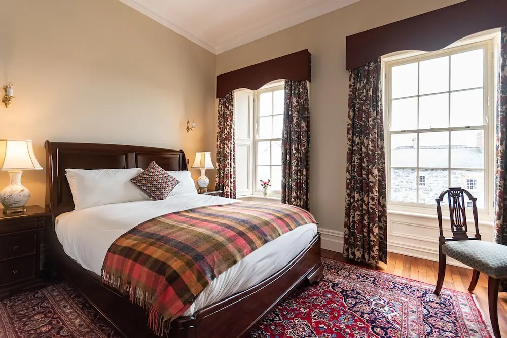 8 Bedroomed House Steeped in History