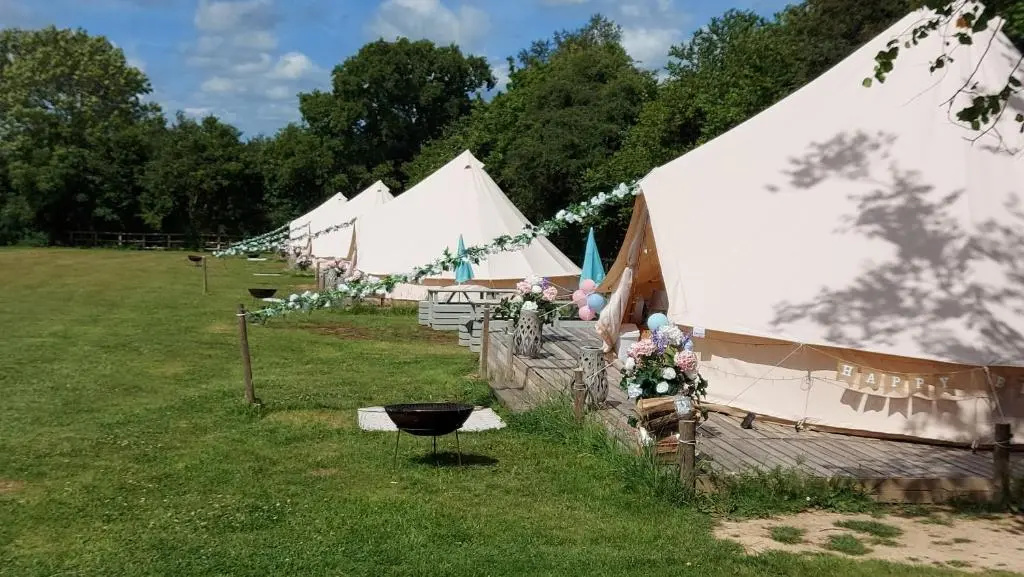 Hopgarden Glamping - Luxury 6m bell tent