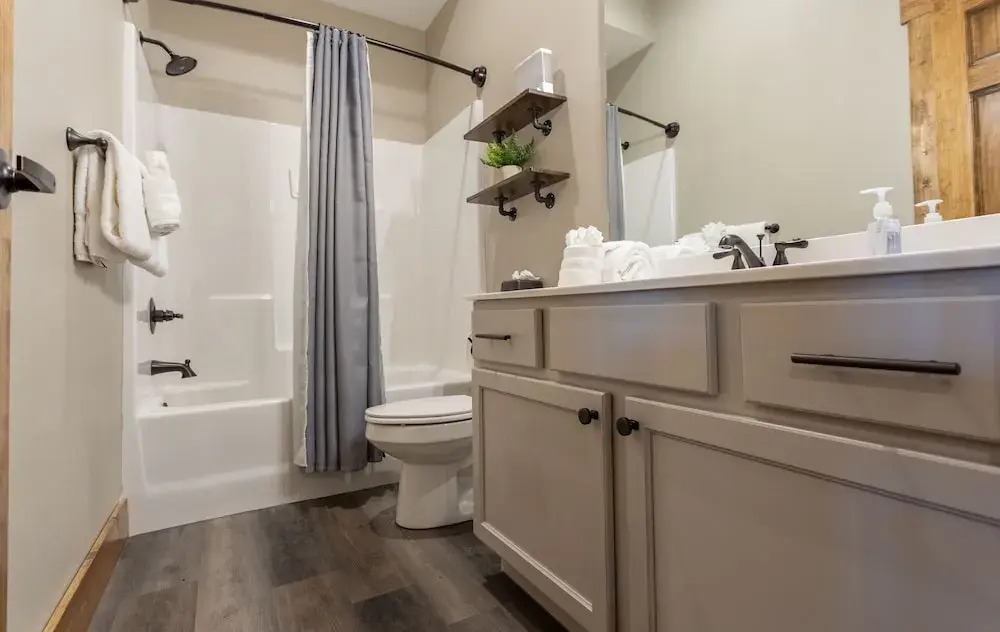 Ozarks Peak - Sleeps 25 7 Bedroom Home by Redawning
