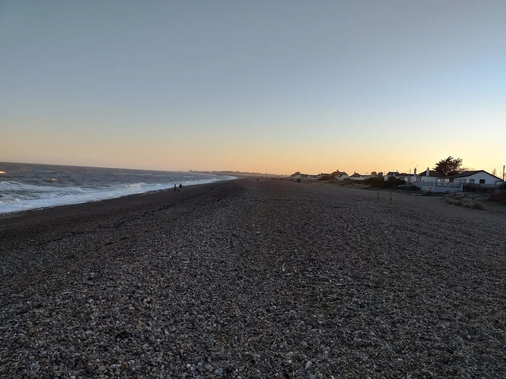 Superior 6 Berth Holiday Home in Suffolk,