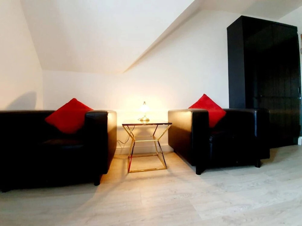 Beautiful 2BR Aptmt in Bedford Parking Wifi