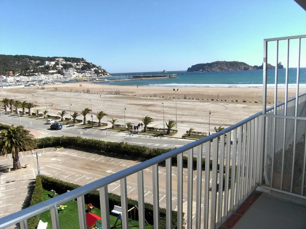 Apartamentos Rocamaura I