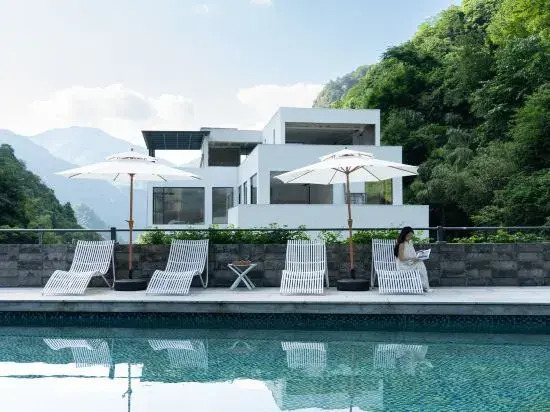 Anji Xiaoyao Valley | Wilderness & Art · Canyon Pool Resort