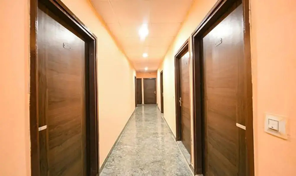 FabHotel Royal Discovery