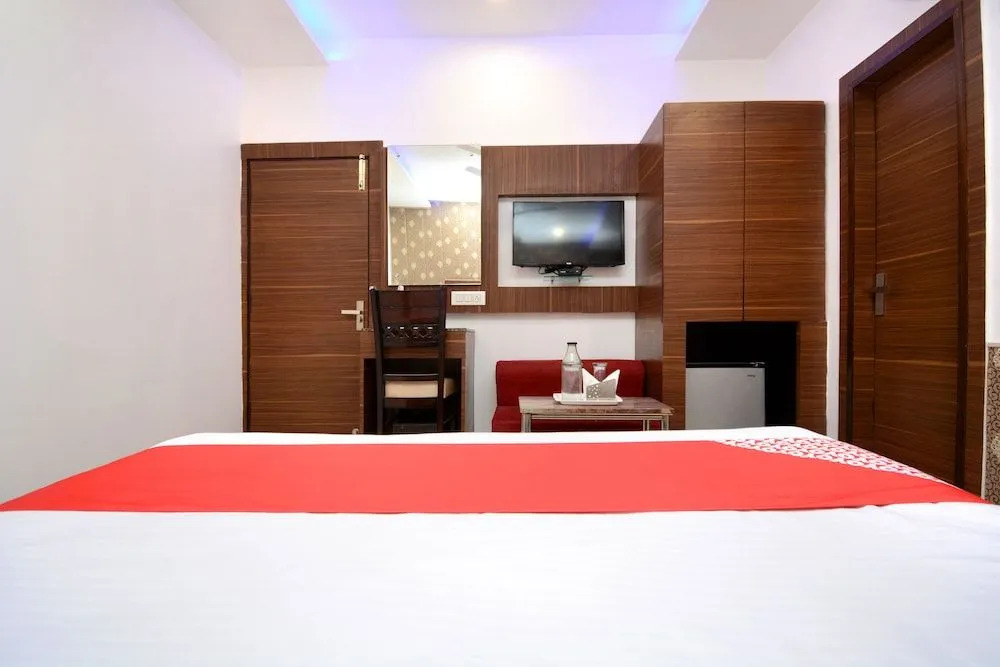 Collection O Hotel Platinum Inn And Suites