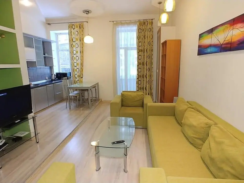 Two Bedrooms 13 Baseina Str Centre Near Guliver