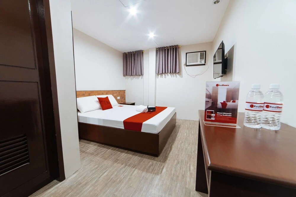 RedDoorz at Travelers Inn Bajada Davao