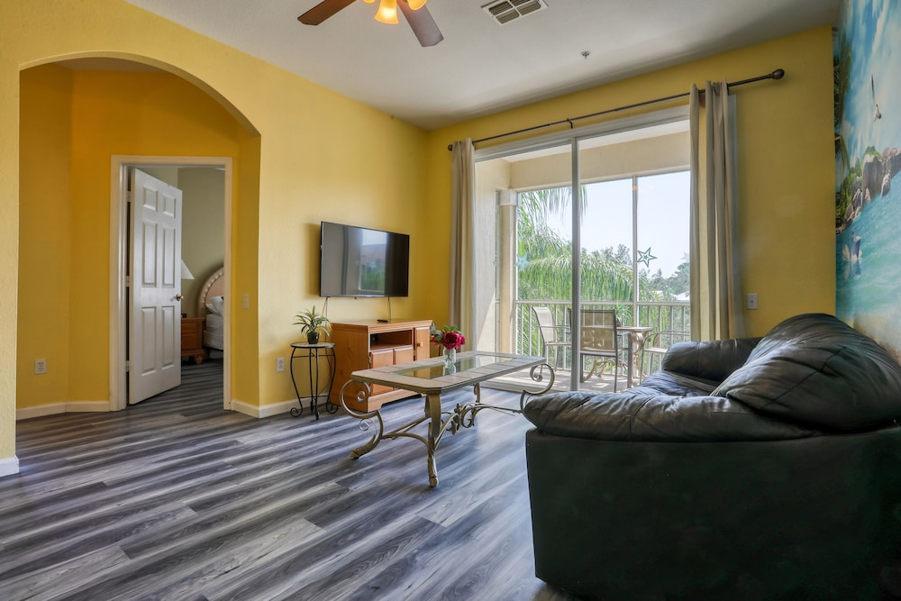 Resort Condo With Pools, hot Tub, Game Room, Tennis, Gym, Balcony, AC, & W/D