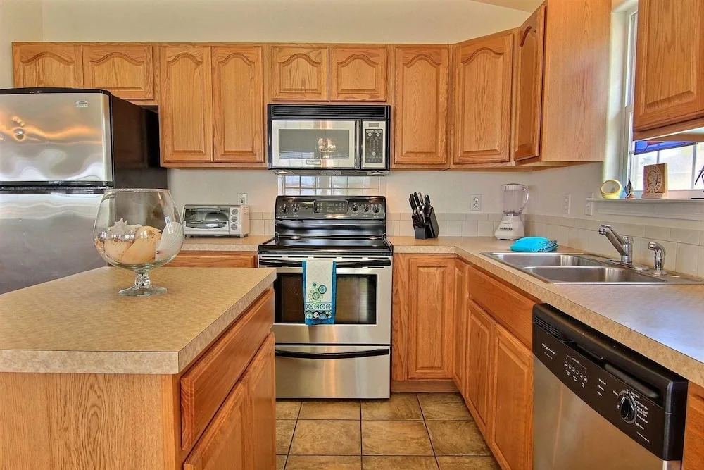 Tropical Touchdown - 4 Br Home