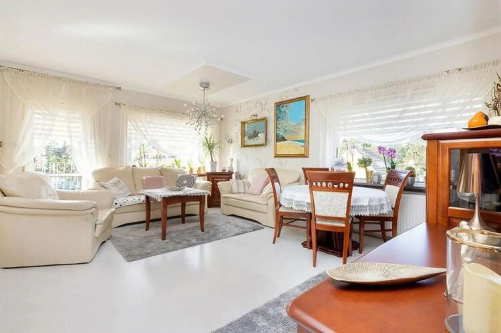 Comfortable 2-bedroom holiday apartment, pool, close to the beach, Rewal