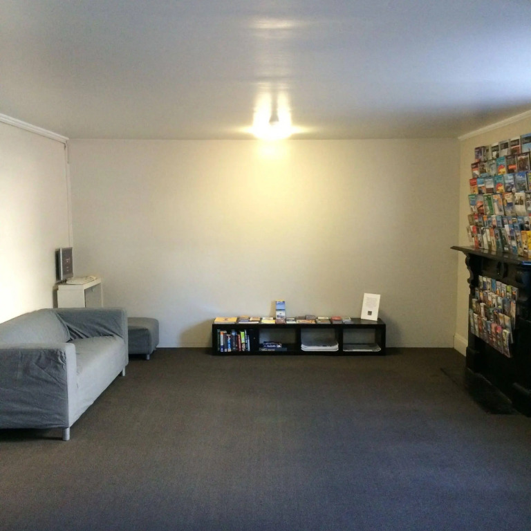 Glenelg Beach Hostel
