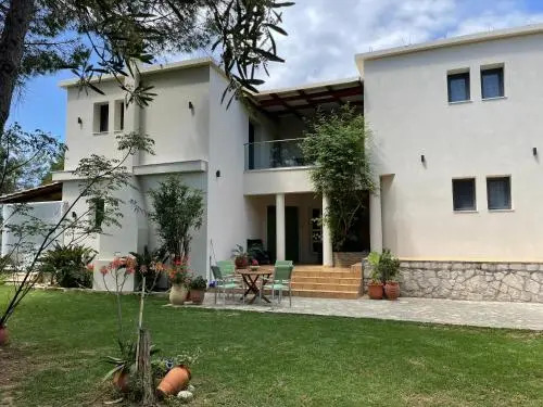 Andromahi Apartments