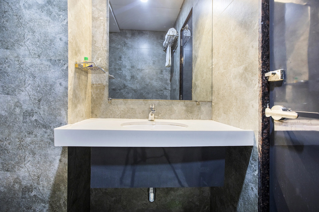 FabHotel Prime Le Western